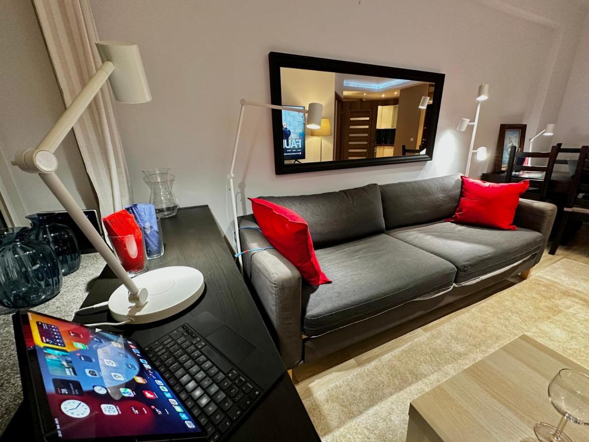 ורשה Decor 3 Metro Fast Wifi 1Gbs 80'Tv Hbo Disney Appletv מראה חיצוני תמונה