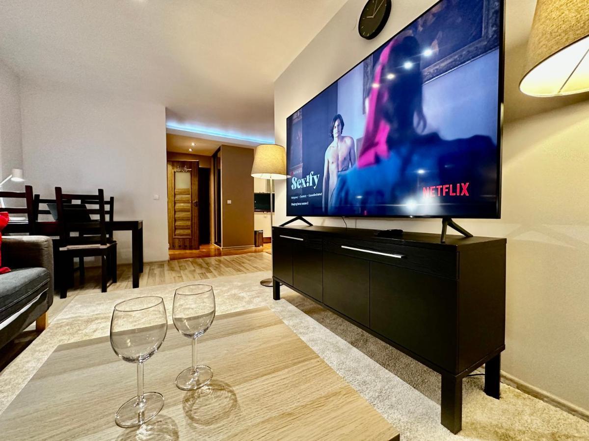 ורשה Decor 3 Metro Fast Wifi 1Gbs 80'Tv Hbo Disney Appletv מראה חיצוני תמונה