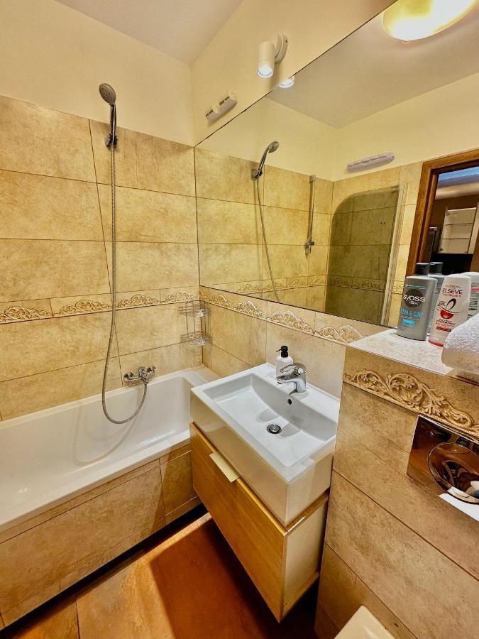 ורשה Decor 3 Metro Fast Wifi 1Gbs 80'Tv Hbo Disney Appletv מראה חיצוני תמונה