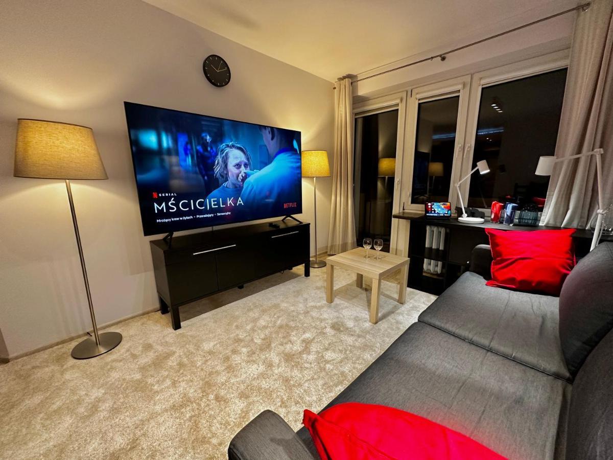 ורשה Decor 3 Metro Fast Wifi 1Gbs 80'Tv Hbo Disney Appletv מראה חיצוני תמונה