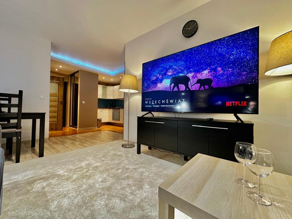 ורשה Decor 3 Metro Fast Wifi 1Gbs 80'Tv Hbo Disney Appletv מראה חיצוני תמונה