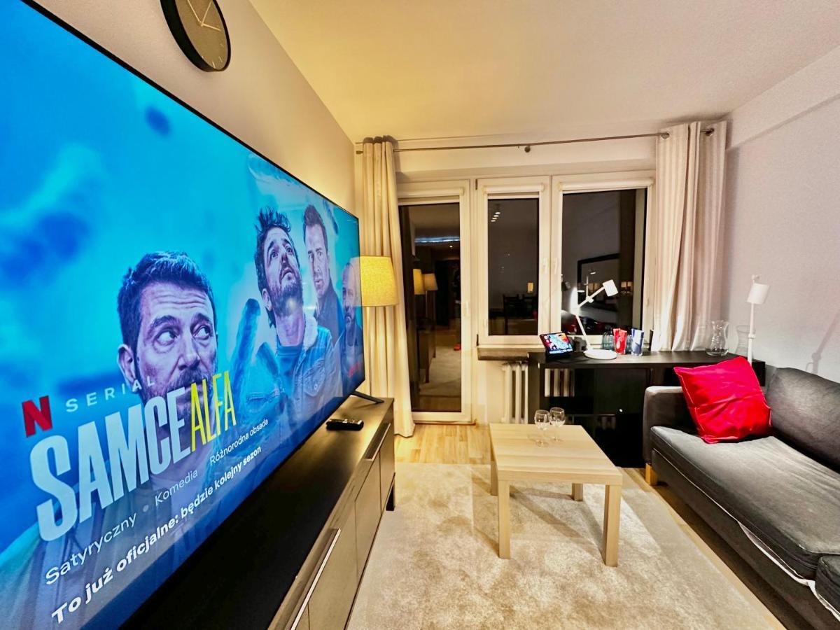 ורשה Decor 3 Metro Fast Wifi 1Gbs 80'Tv Hbo Disney Appletv מראה חיצוני תמונה
